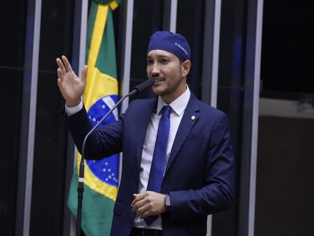 FERNANDO MÁXIMO: Deputado se opõe ao aborto e defende proteção à primeira infância