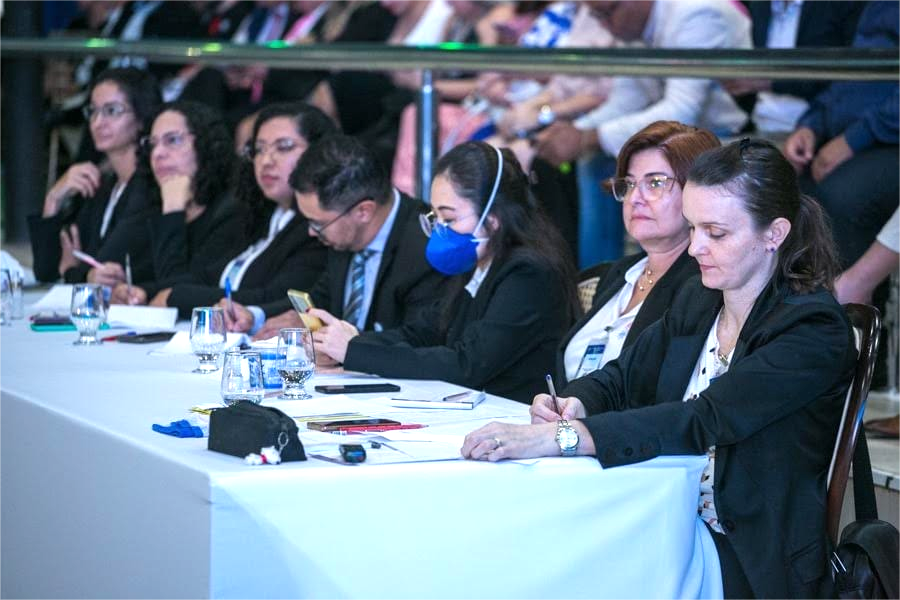 MESTRES DA VELOCIDADE: Conheça o trabalho dos taquígrafos da Alero, celebrados neste 3 de maio