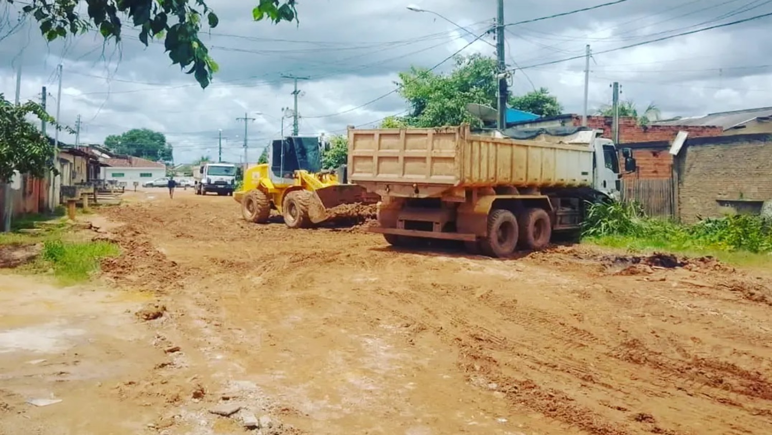 LIMPEZA: Paulo Tico tem pedido atendido e ruas do bairro Três Marias recebem melhorias