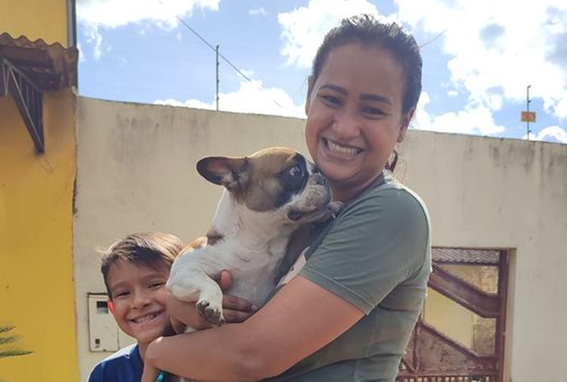 FINAL FELIZ: Cadela encontrada na rua por jornalista é devolvida aos donos