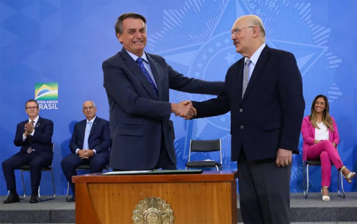 ENQUETE: Maioria acredita que escândalos não prejudicam reeleição de Bolsonaro