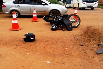 Motociclista fica gravemente ferido após se chocar com ônibus
