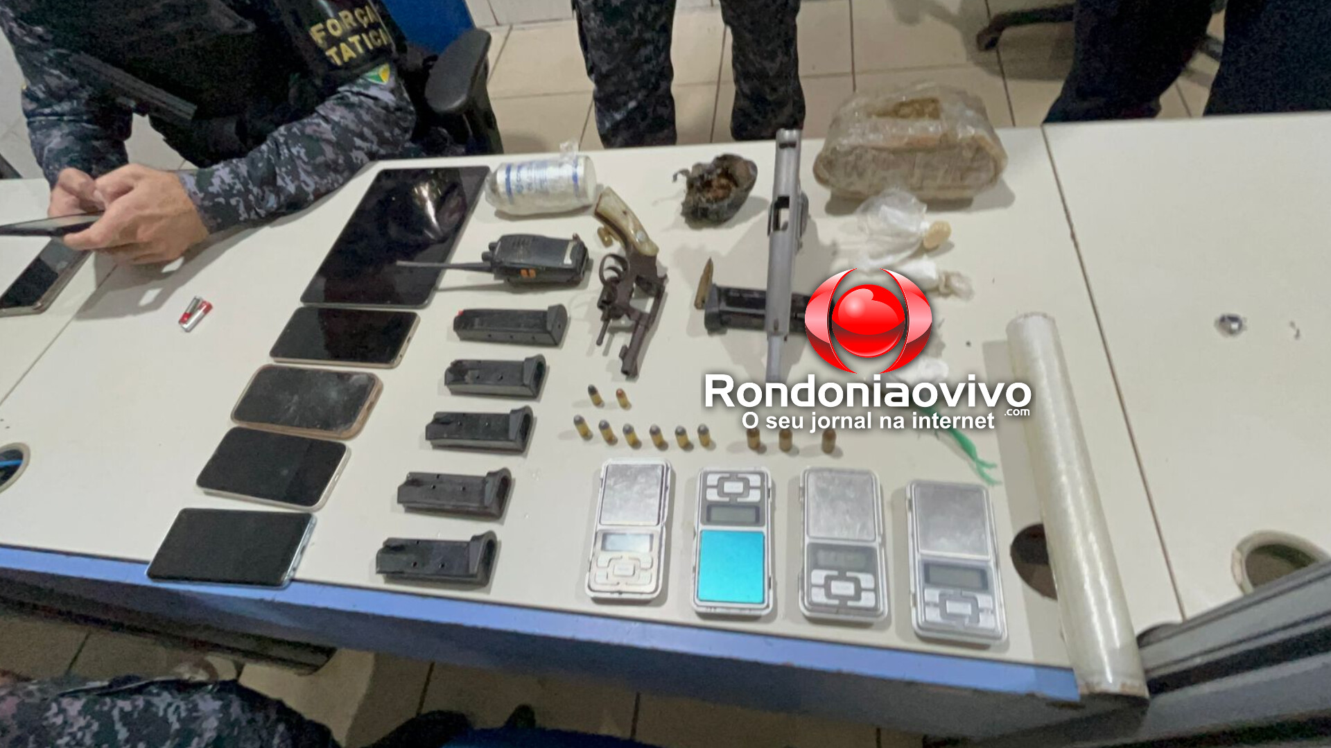 OPERAÇÃO DA PM: Mulher é presa com armas, drogas e granada em ponto de tráfico no Mocambo