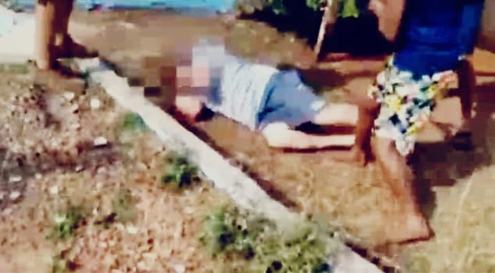 ALTERADO: Acusado agride a esposa, avança contra policiais e leva surra da população