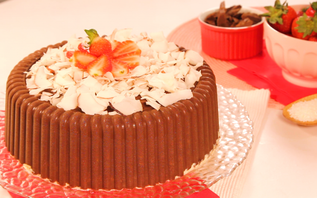 CLIMA PASCOAL: Bombom gigante de morango