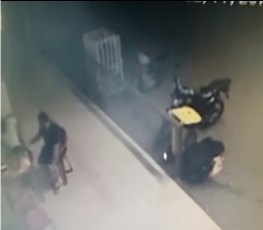 Homem armado com faca assalta conveniência de posto de combustíveis - VÍDEO