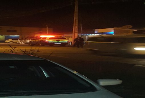 Vítima luta com bandido, mas não impede de moto ser roubada
