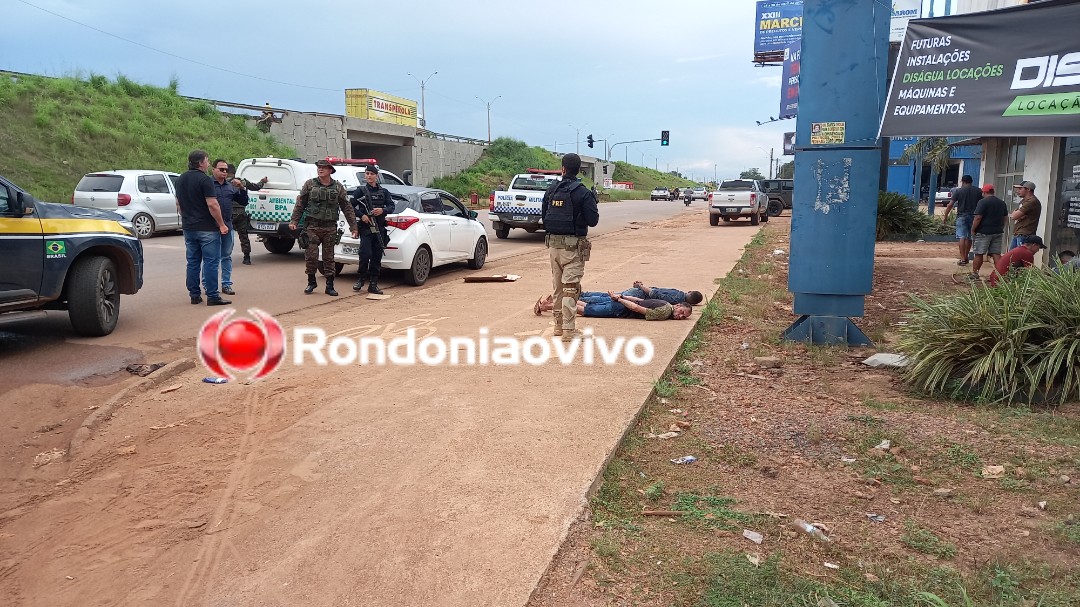 CAÍRAM: Polícia aborda carro e prende quatro homens com armas