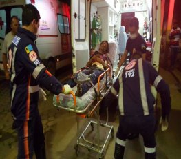 NO CENTRO - Usuária de drogas tem vísceras expostas ao ser esfaqueada