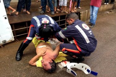 Idoso fica com vários ferimentos após cair na região central
