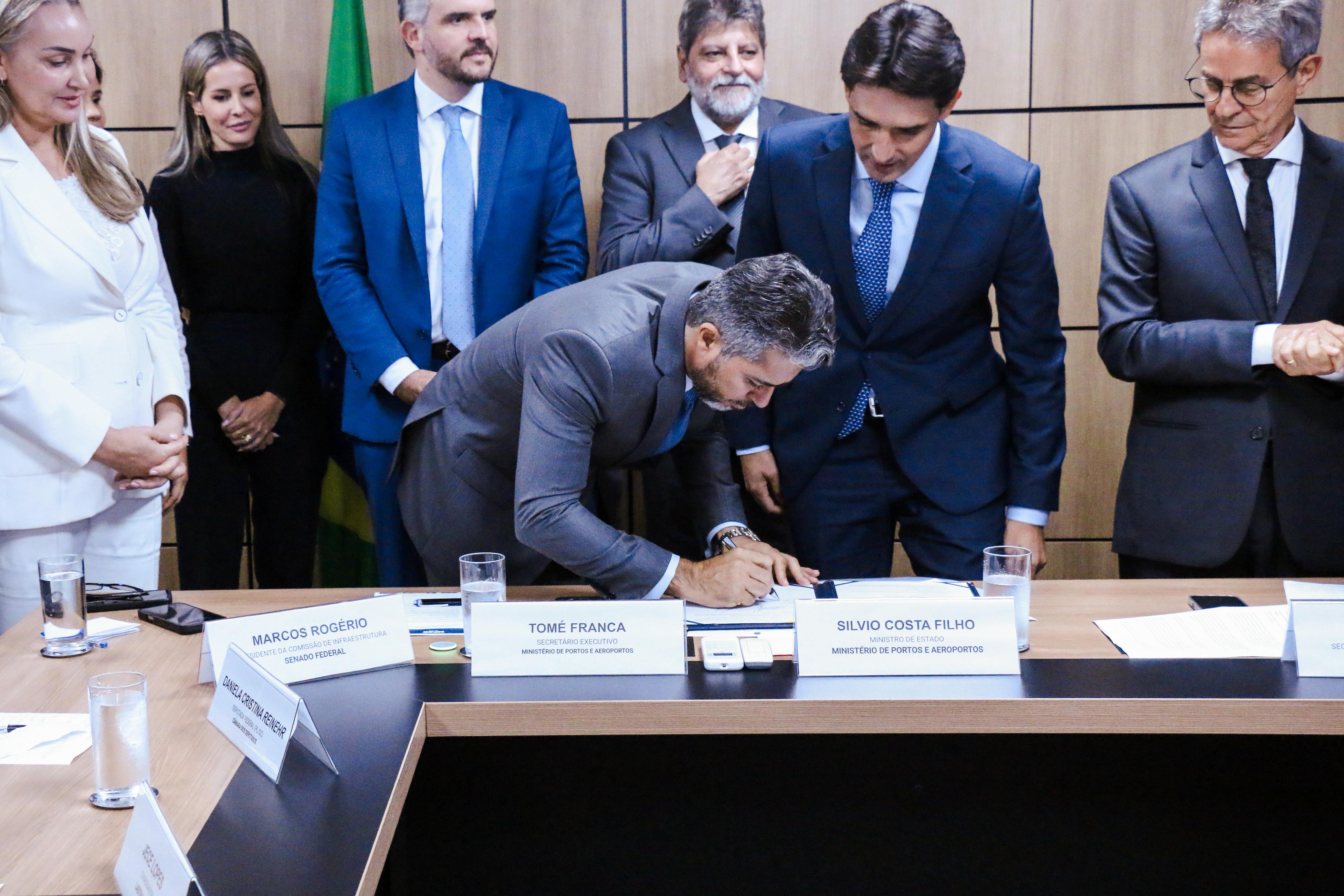 MARCOS ROGÉRIO: Senador viabiliza investimento de R$ 5,5 milhões para voos noturnos 