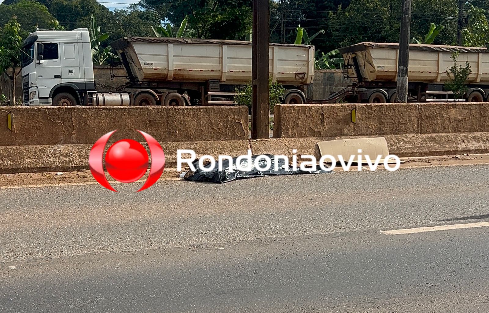 URGENTE: Pedestre morre atropelado por carro na faixa