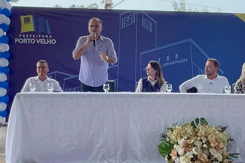 PAULO TICO: Vereador participa de inauguração de quadra coberta com iluminação em escola