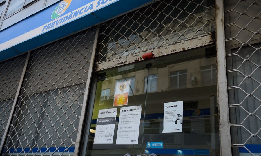 PARTIDAS: Agências do INSS terão horário especial em dias de jogos do Brasil