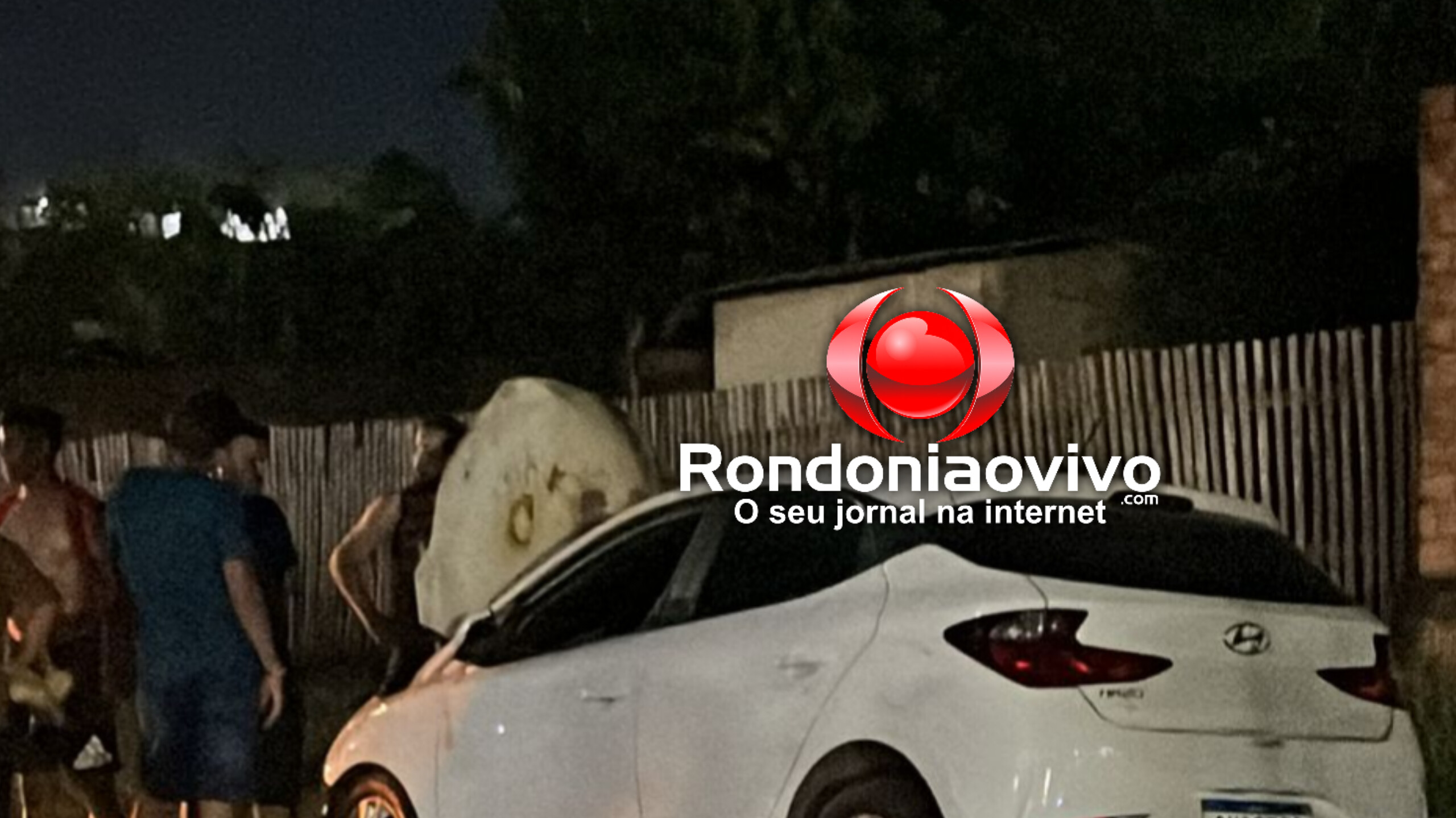 URGENTE: Casal em moto ateia fogo em carro de jogador de futebol no campo da AFA