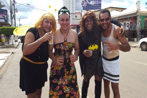 CARNAVAL 2016 - Foliões começam a chegar para concentração da Banda do Vai Quem Quer 
