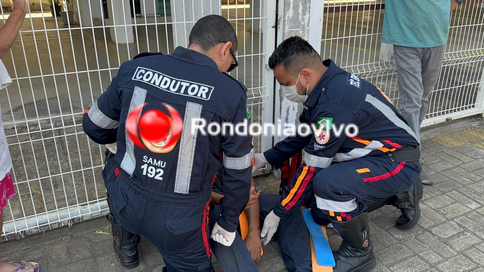 PERDEU O CONTROLE: Motoboy sofre grave acidente ao passar em quebra-molas na capital 