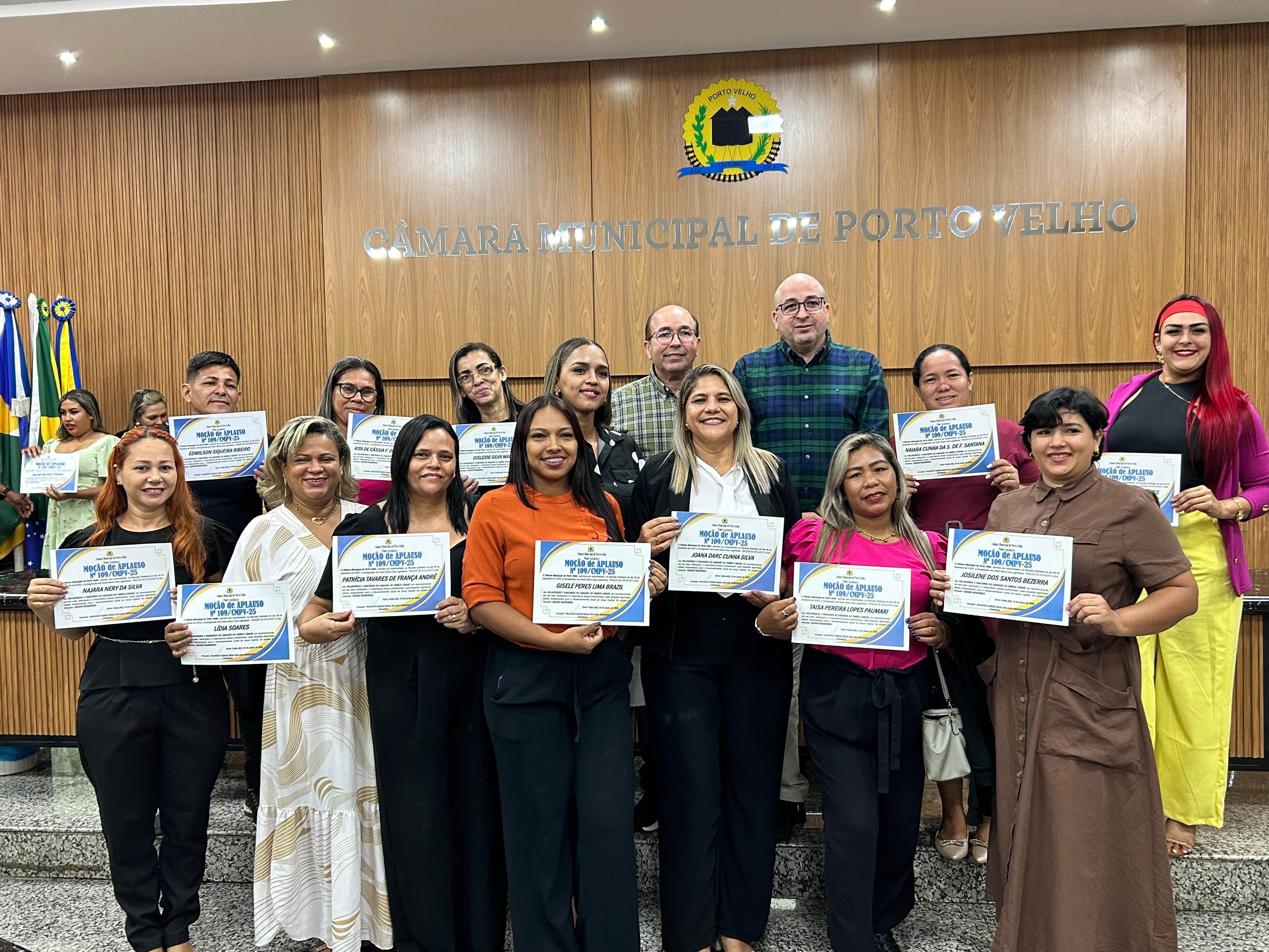 GEDEÃO NEGREIROS: Ver. homenageia voluntários do 'Sabadão da Família Cidadã' com moção de aplausos