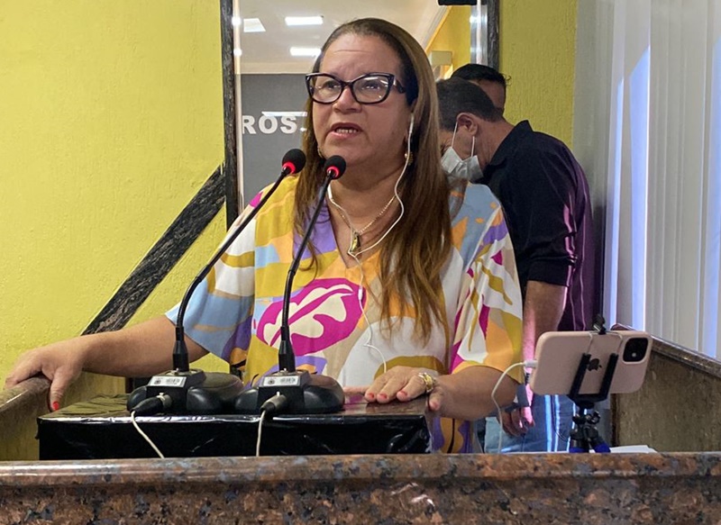 MUDANÇAS: Vereadora apresenta projeto para evitar falta a servidores municipais em greve