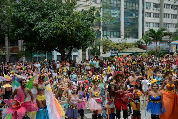 Carnaval deve movimentar R$ 6 bi e gerar 20 mil empregos, estima CNC
