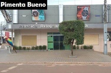 Armados com estilingue, bandidos furtam relojoaria