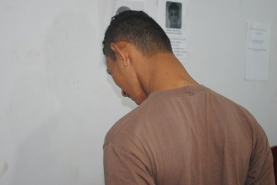 Jovem é preso acusado de manter relação com adolescente de 12 anos
