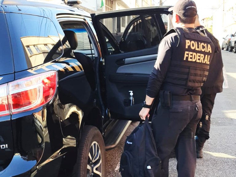 CERCO: PF cumpre mandados de prisão após furto em residência de policial federal