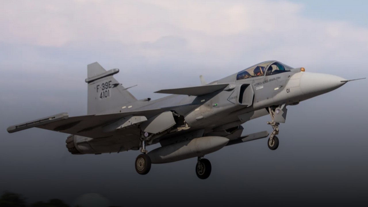 TESTE DE GUERRA: FAB realiza 1º exercício de tiro aéreo com canhão do caça F-39E Gripen