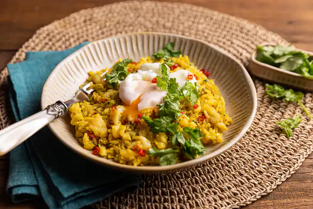 DIFERENTE: Arroz guéri-guéri (arroz de peixe com cúrcuma e ervas)