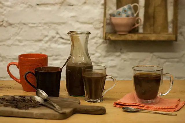 APROVEITE A FRIAGEM: Chocolate quente delicioso e rápido