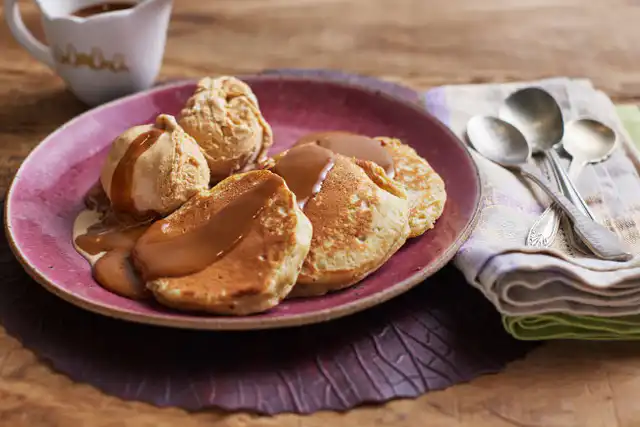 ÉPOCA DE BANANAS: Gostosa panqueca americana de banana-da-terra para o cafézinho