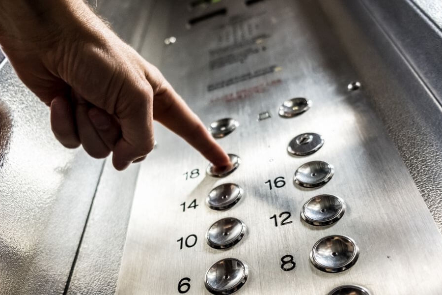 FOSSO: Três elevadores despencam e deixam dois mortos e um ferido