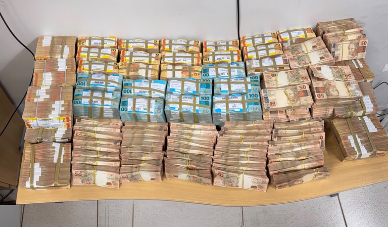 VÍDEO: PF apreende R$ 2 milhões em espécie durante ação contra lavagem de dinheiro