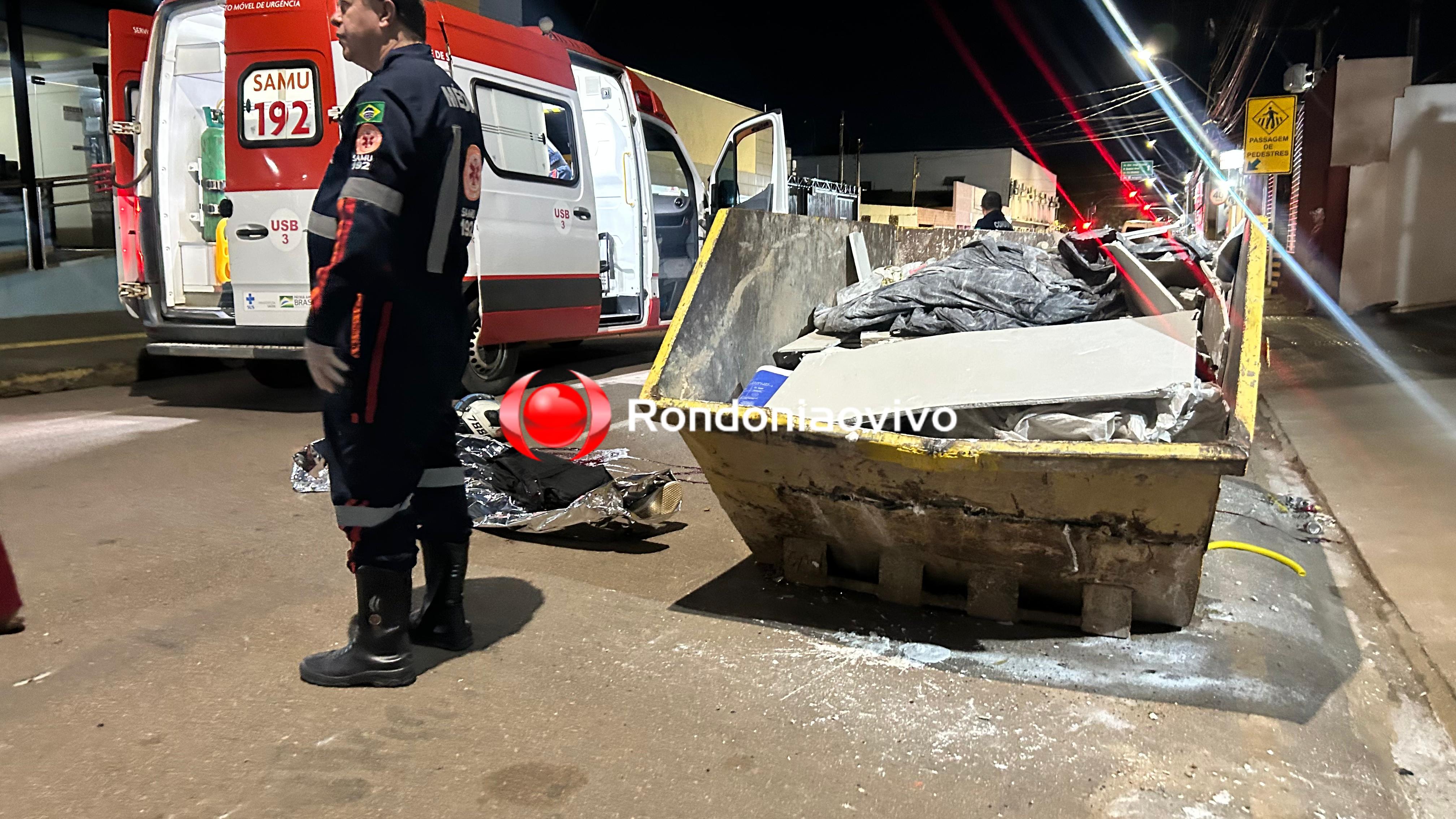 URGENTE: Motociclista morre após bater em caçamba de entulho na Dom Pedo II