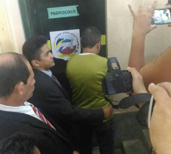 DE VOLTA - Liminar reconduz vereador à presidência da câmara