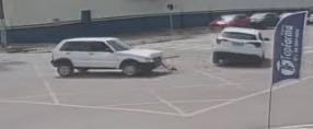 VÍDEO: Batida entre carros é gravada por câmera de segurança na Avenida Calama