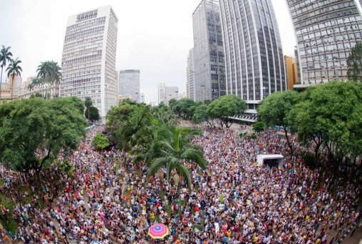 Medo do zika vírus não atrapalha carnaval Brasil afora