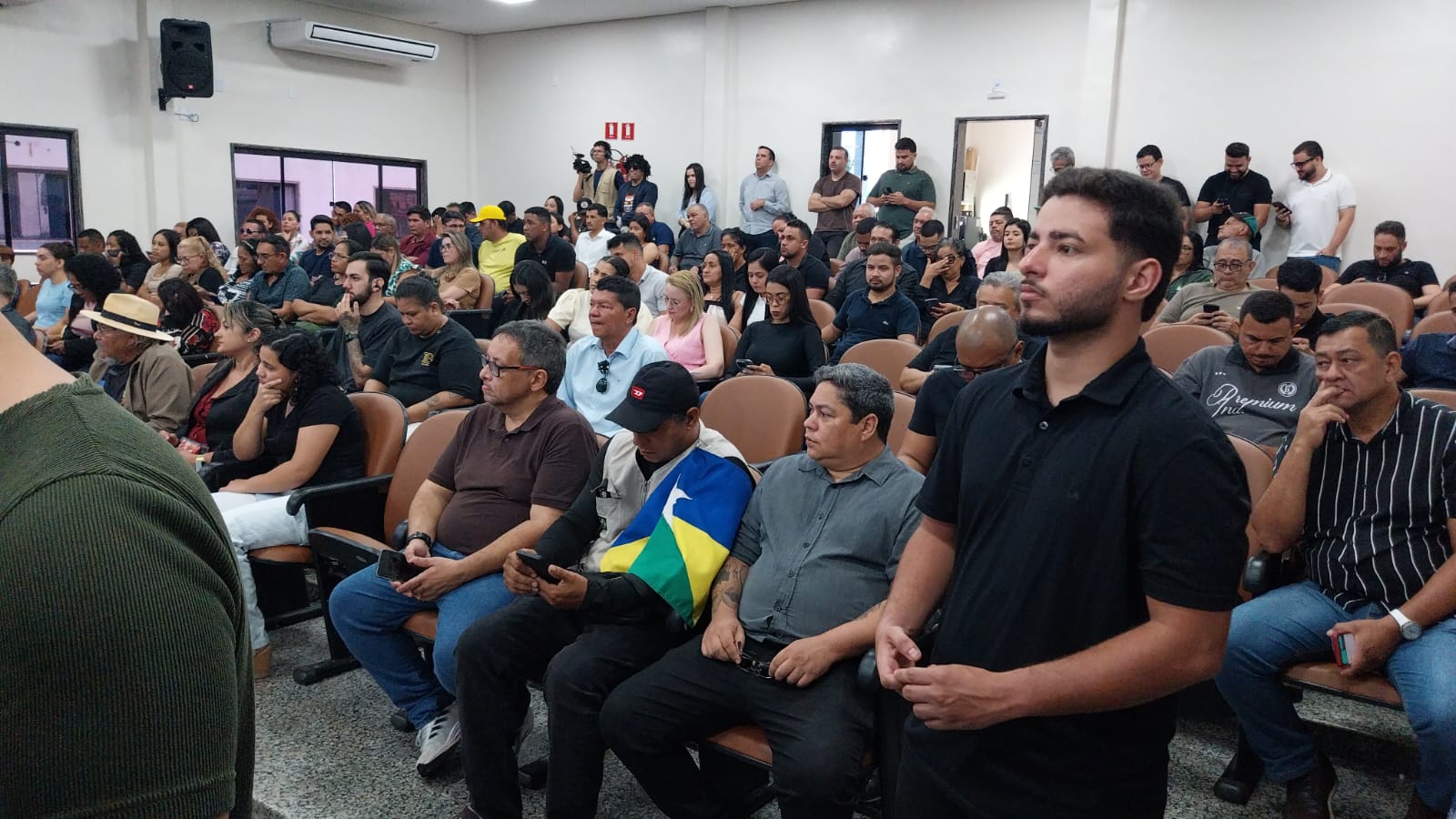 DENÚNCIA: Sob pressão, vereadores cancelam sessão e evitam leitura de impeachment contra Marcos Combate