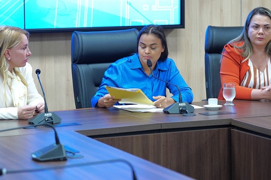 TAÍSSA SOUSA: Comissão da Alero discute violência contra a mulher na internet