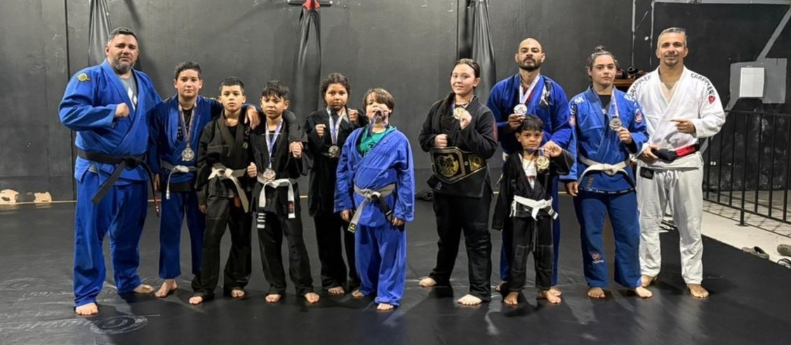 JIU-JITSU: Alunos se destacam em competição com apoio do deputado Cirone Deiró