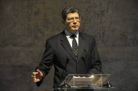 Joaquim Levy reclama de fogo amigo e quer deixar Ministério da Fazenda