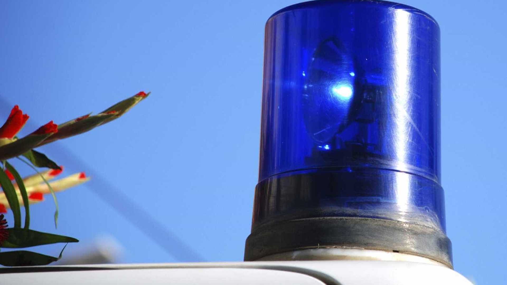 Homem morre em tiroteio dentro de escola