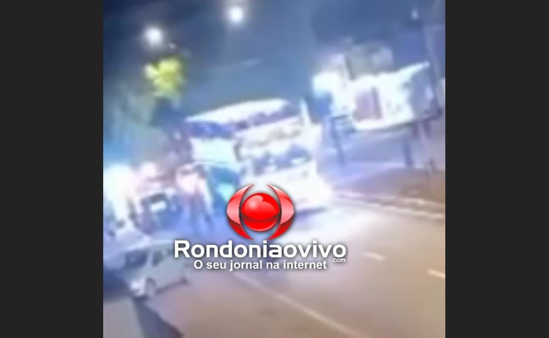 VÍDEO: Carreta Furacão passa por cima da cabeça de motoqueiro que tentava ultrapassagem