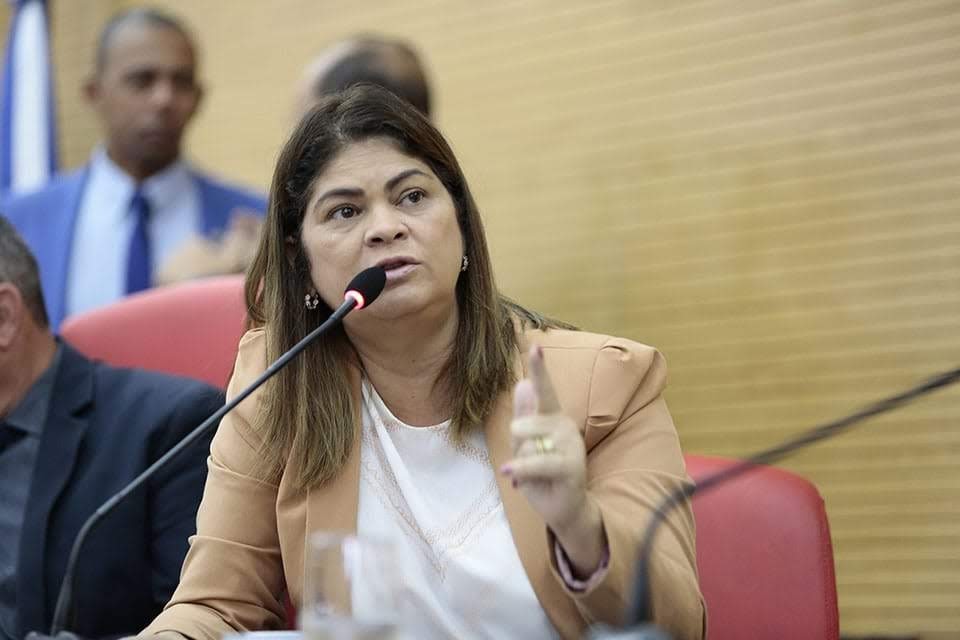 FALTA DE ÁGUA: Cassia apresenta requerimento à Caerd cobrado providências em Jaru