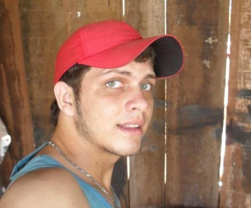Homem é morto com cinco tiros e pancadas na cabeça