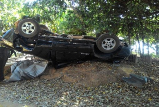 Acidente entre moto e caminhonete deixa jovem estado grave