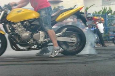 Maluco em Hornet é preso por direção perigosa