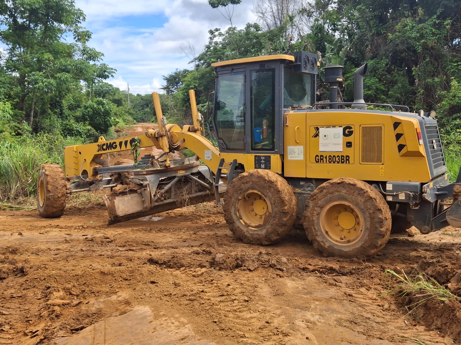 COMUNIDADE CIDADE ALTA: Semagric faz melhoria em estrada a pedido do vereador Dr. Júnior Queiroz