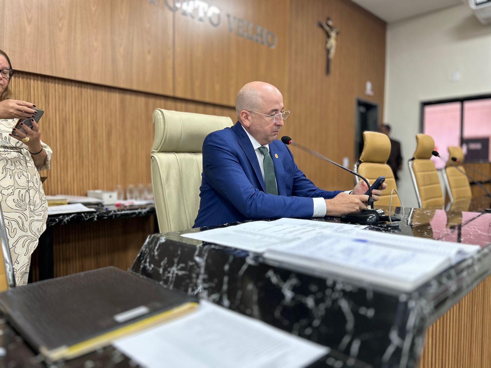 GEDEÃO NEGREIROS: Vereador solicita limpeza e roçagem no entorno de escolas do Parque Amazônia