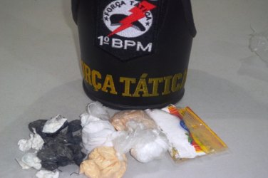 Polícia prende bando com droga em bairro da região central

